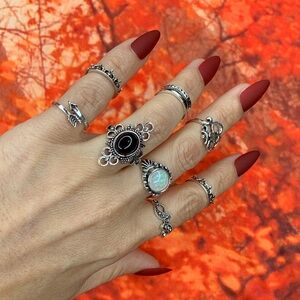 3/$10 NEW Set Boho Style Rings MIDI
Rings Design Mix /silver tone Bundle NWOT
